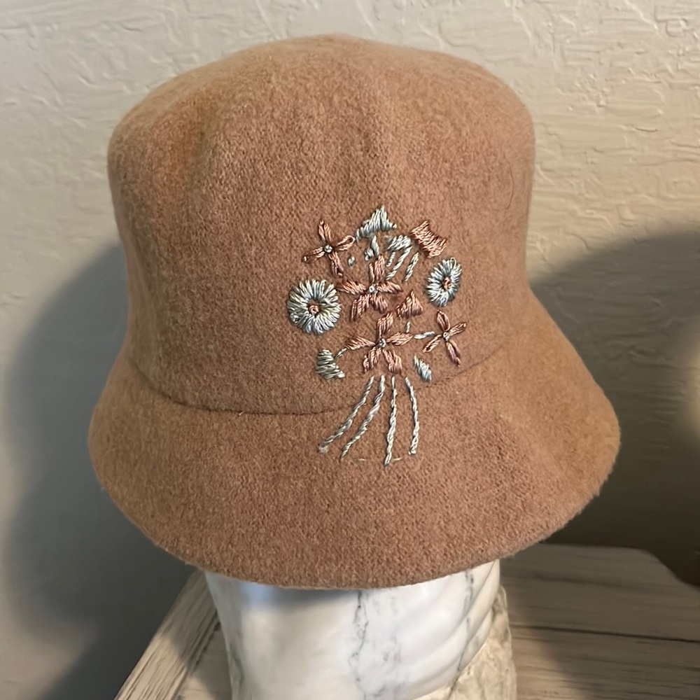 Nine West bucket hat.
